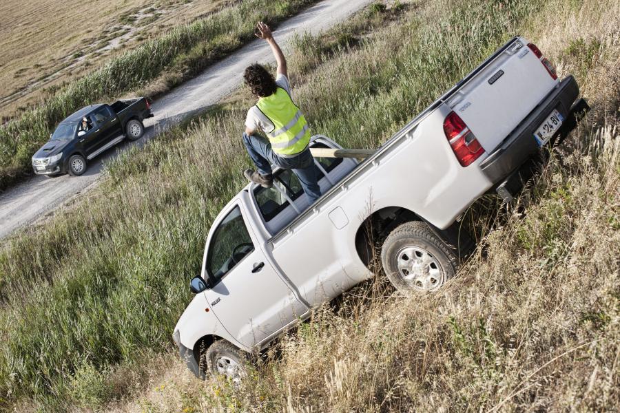  Toyota Hilux 2012 года  (фото 21 из 38)